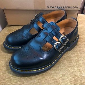 Dr. Martens Mary Jane’s - Near perfect condition! Size 9